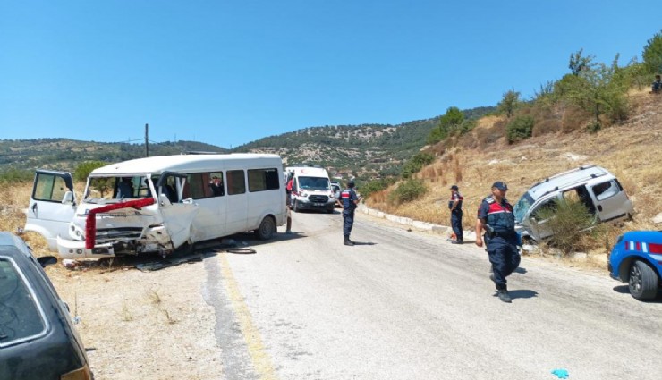Aydın’da minibüs ile ticari araç çarpıştı: 3’ü ağır toplam 8 kişi yaralandı