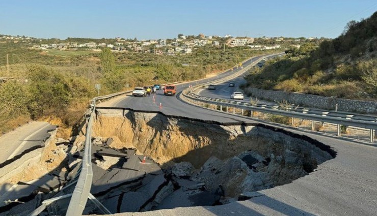 Aydın’da Söke-Kuşadası güzergahında yol çöktü: Tek yönlü olarak trafiğe kapandı