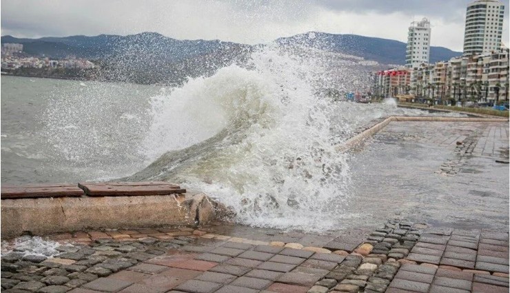 İzmir Valiliği’nden fırtına uyarısı: Deniz ulaşımında aksamalar yaşanabilir