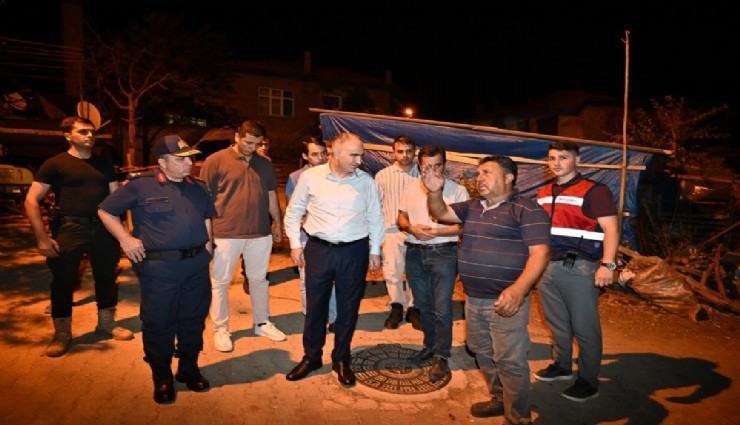 Manisa Valisi Özkan depremden etkilenen bölgeleri inceledi
