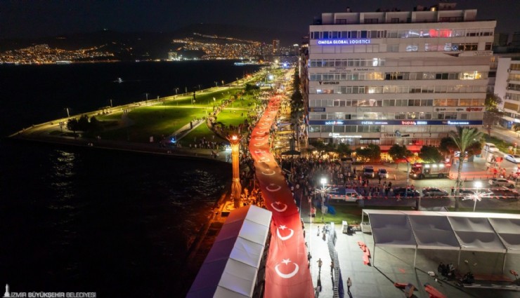 İzmir 350 metrelik dev Türk bayrağıyla yürüyecek