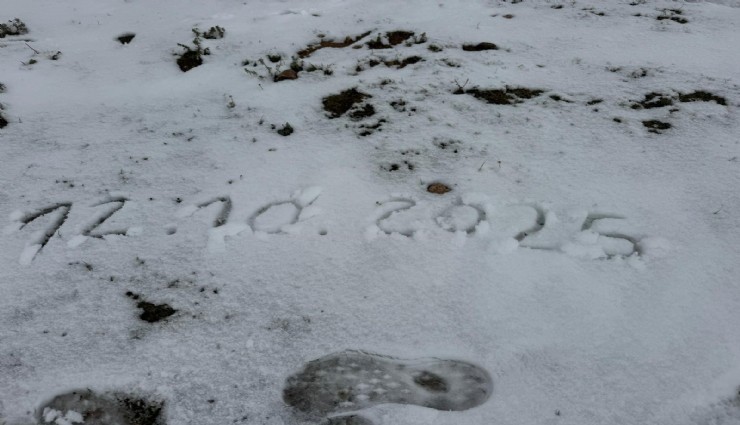 Afyonkarahisar'da mevsimin ilk karı düştü