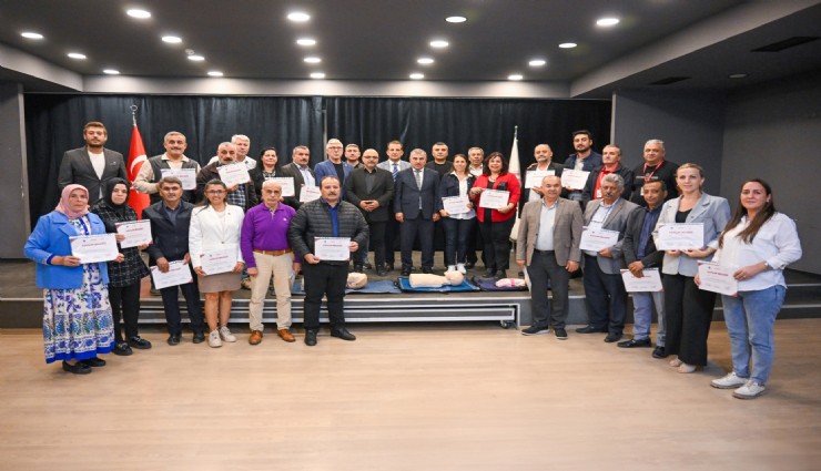 Bornovalı muhtarlara hayat kurtarmayı öğreten eğitim