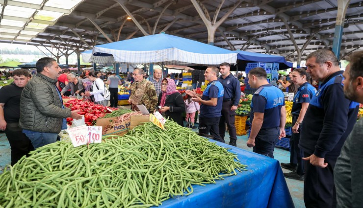 Buca’da zabıta ekipleri denetim için sahada