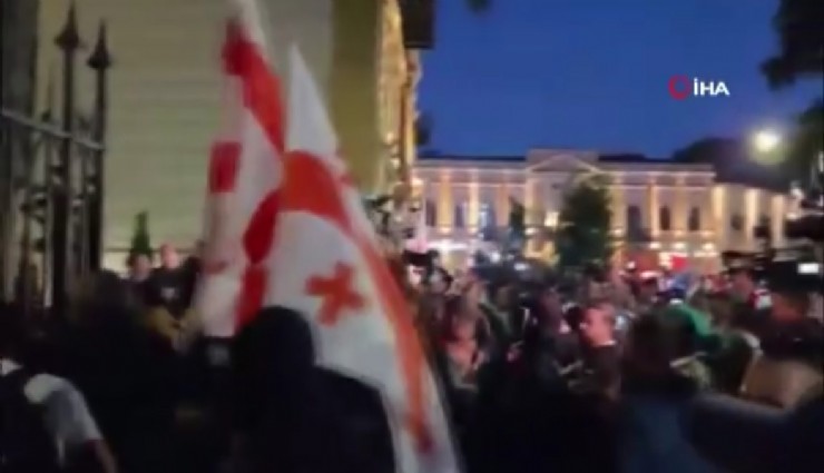 Gürcistan’da yerel seçim protestolarında sokaklar savaş alanına döndü