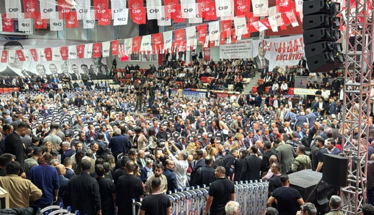 İzmir İl Başkan adayı Güç konuşmasının ardından kürsüde bayıldı