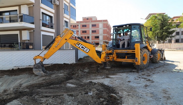 Menderes'te yollar yenileniyor