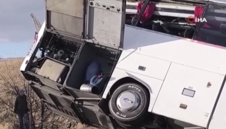 Afyonkarahisar’da yolcu otobüsü devrildi: 2 ölü, 21 yaralı