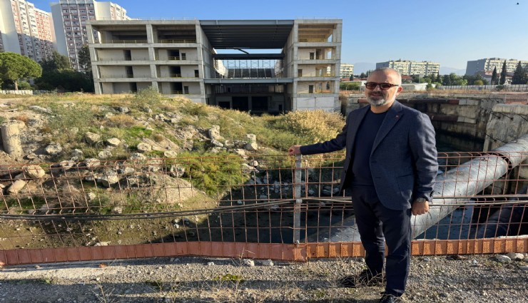 AK Parti Grup Başkan Vekili Yıldız atıl opera binasının içini gezdi: ' İzmirlinin parasını bu beton yığınına gömdüler'