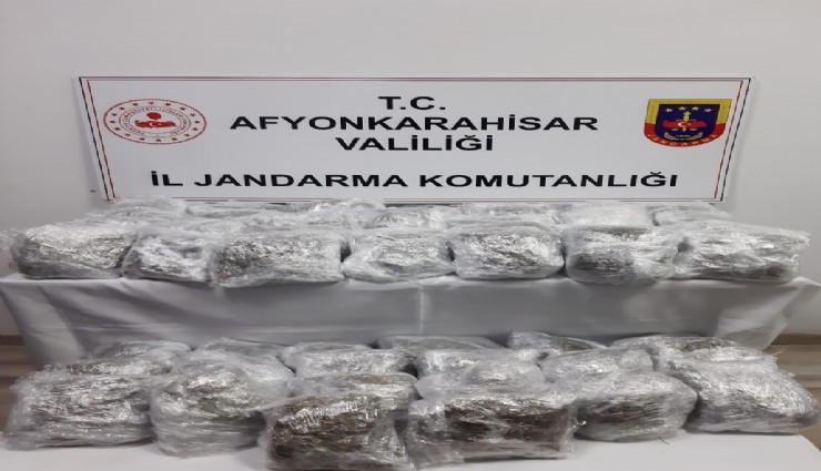 Bavulların içerisinden yaklaşık 17 kilogram uyuşturucu çıktı