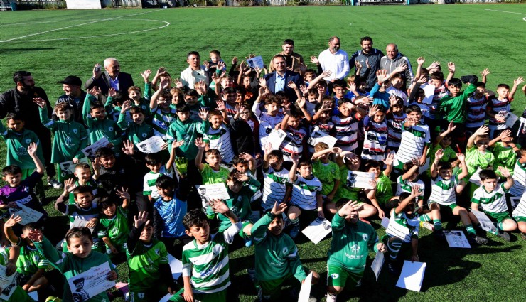 Bornovalı minikler 10 Kasım anısına mücadele etti