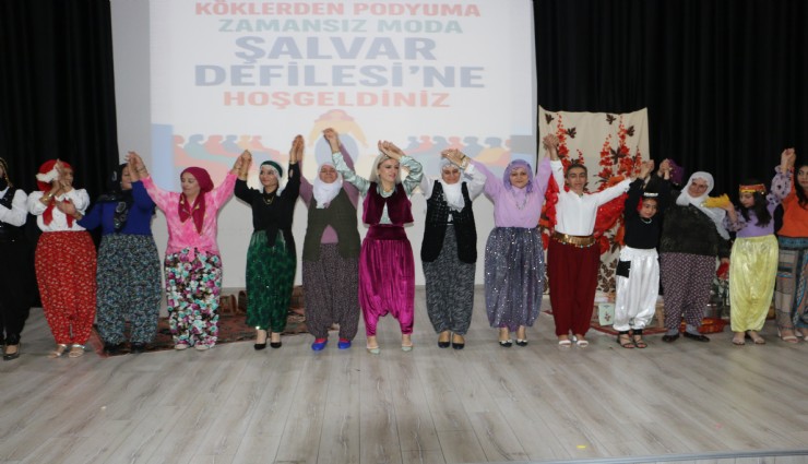 Diyarbakır'da şalvar defilesi