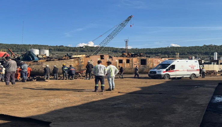 İzmir'de üzerine parça düşen işçi hayatını kaybetti