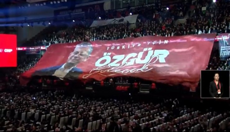 Manisa’dan getirilip Kurultay’da açılan o pankartın sırrını Özel Kurultay’da açıkladı