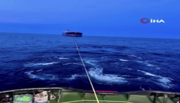 Ukrayna'nın Karadeniz'de vurduğu Rus gemisi Türkiye'ye çekiliyor