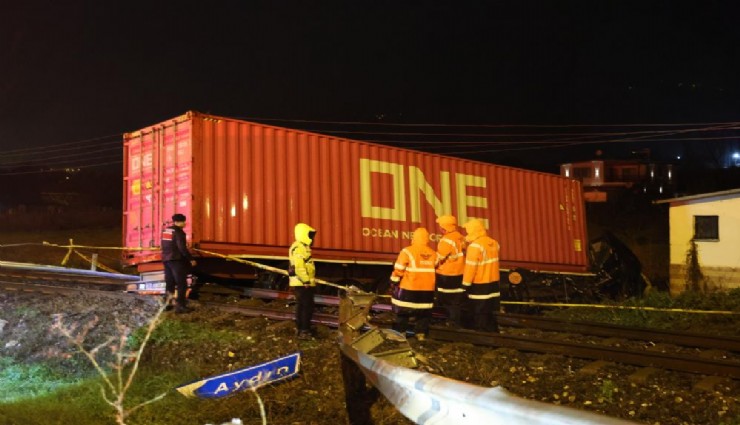 Aydın’da tır demiryoluna düştü: Tren seferleri durduruldu