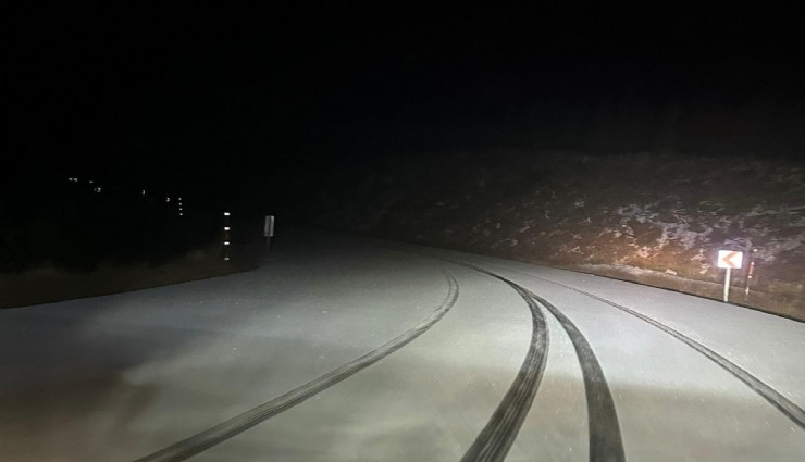 Bozdağ'da kar heyecanı: Mevsimin ilk karı düştü