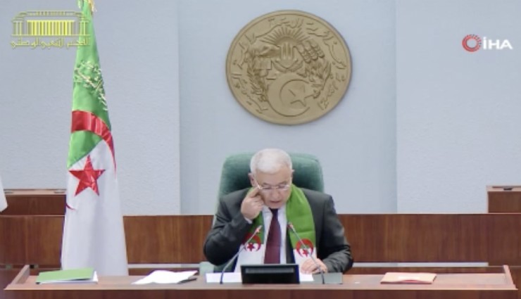 Cezayir'de Fransız sömürgeciliğini suç ilan eden yasa tasarısı oybirliği ile kabul edildi