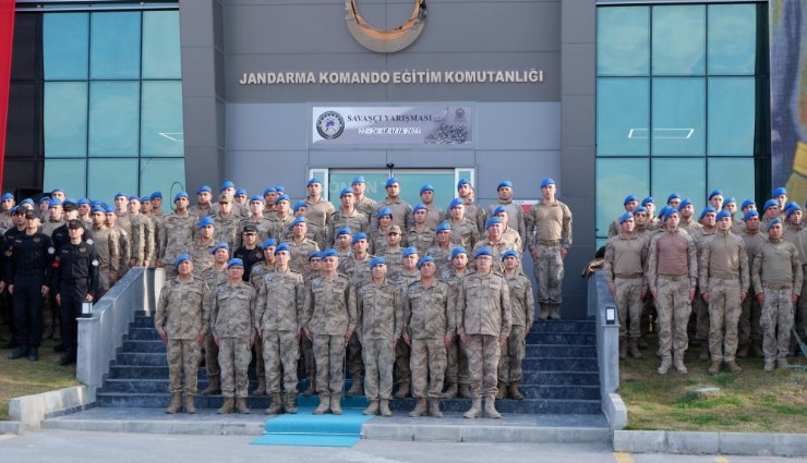 Foça’da elit birlikler sahada: Jandarma’nın ilk Savaşçı Yarışması başladı