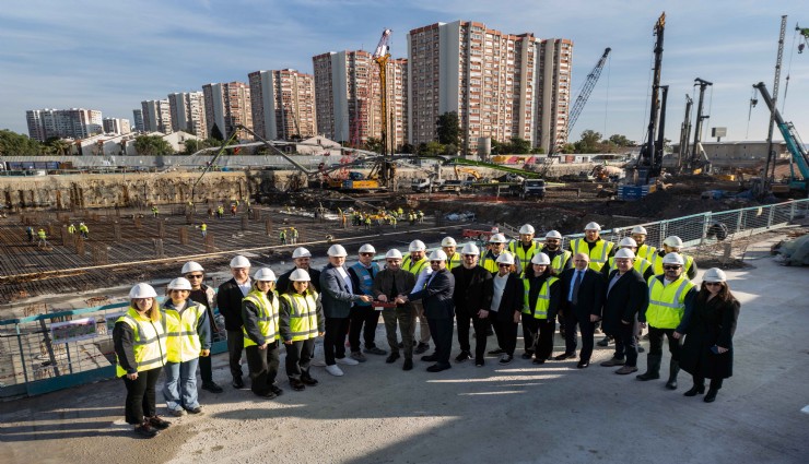 Folkart’tan İzmir’e Mona Lisa gülüşü