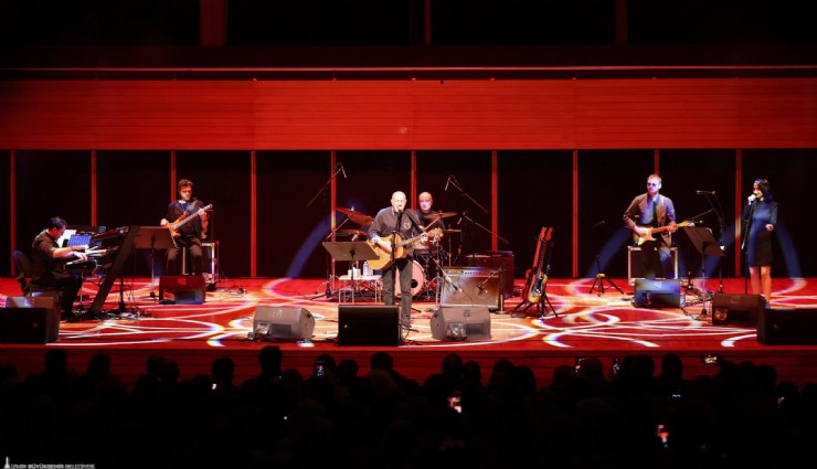 Fuat Güner İzmir’de sahnedeydi