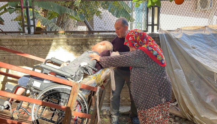 Gündüz hamal, gece bakım veren baba: Raylı asansörle engeller aşıldı