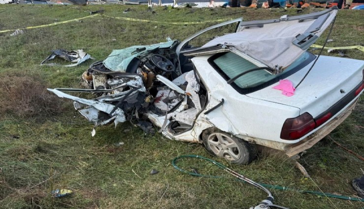 İzmir’de feci kaza: 1 ölü, 1 yaralı