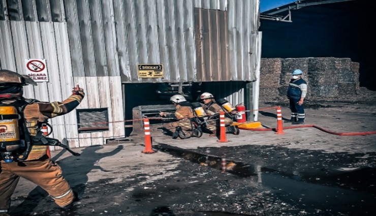 İzmir İtfaiyesi’nden çimento fabrikasında gerçeği aratmayan tatbikat