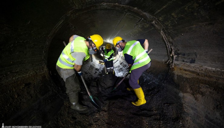 İzmir Körfezi'ne nefes aldıran çalışma: Büyük Kanal'da kapsamlı temizlik