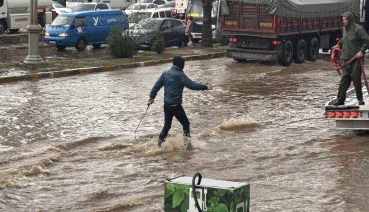 Sağanak yağış Muğla’yı vurdu