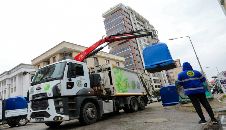 Buca'da çöp konteynerleri yenileniyor