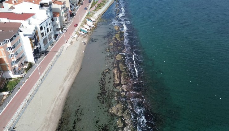 Marmara Denizi 10 metre çekildi, Kral Yolu ortaya çıktı