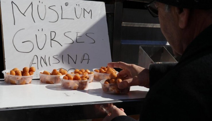 Müslüm Gürses'in vefat yıl dönümünde lokma ve pilav hayrı yapıldı