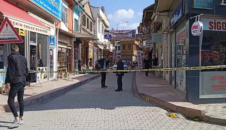 Afyonkarahisar'da 18 yaşındaki genç dehşet saçtı: Kavga ettiği şahsı ve kavgayı ayırmaya çalışan 5 kişiyi tüfekle vurdu