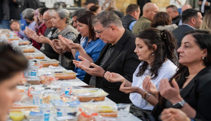 Birlik ve dayanışma sofrası Foça'da kuruldu