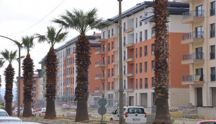 Depremin yıktığı şehrin en işlek caddesi hızla yapılıyor