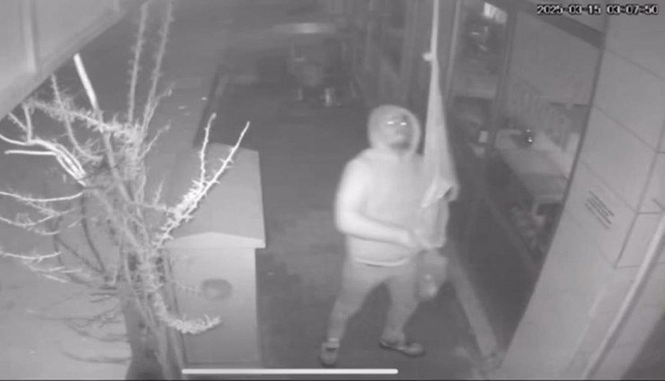 İzmir'de Türk bayrağına çirkin saldırı