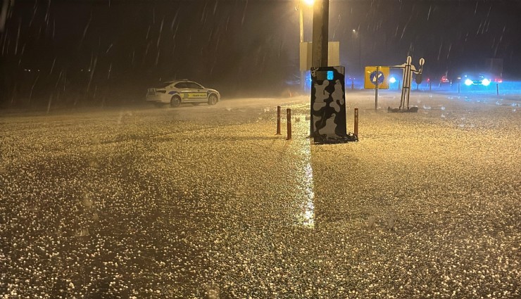 Uşak'ta dolu yağışı etkili oldu