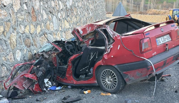 Uşak'ta korkunç kaza: 2 can kaybı, 1 yaralı