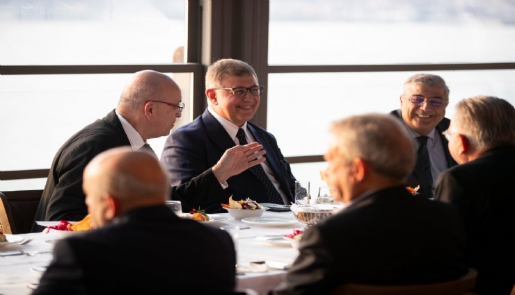 Başkan Tugay: Tüm engellemelere rağmen İzmir aslanlar gibi burada duruyor