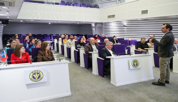 Buca'da Geleceğin Liderlerini Yetiştiren Anne Baba Olmak semineri