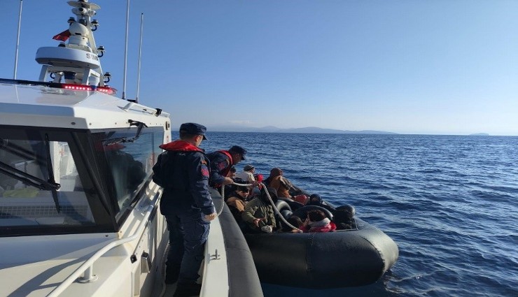 İzmir'de denizde ve karada 99 göçmen yakalandı
