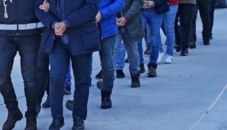 İzmir'de FETÖ operasyonu: 31 gözaltı