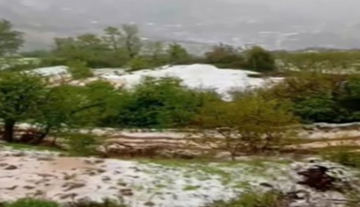 Ödemiş'te bahar gününde dolu yağışı