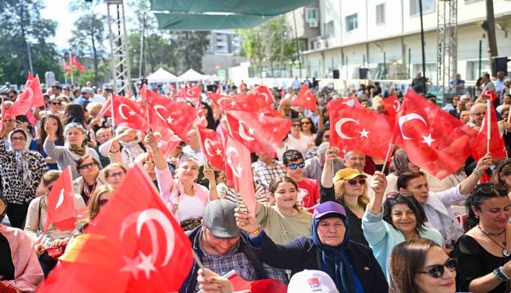 Özgürlük ve demokrasinin zinciri Bornova’da kırıldı