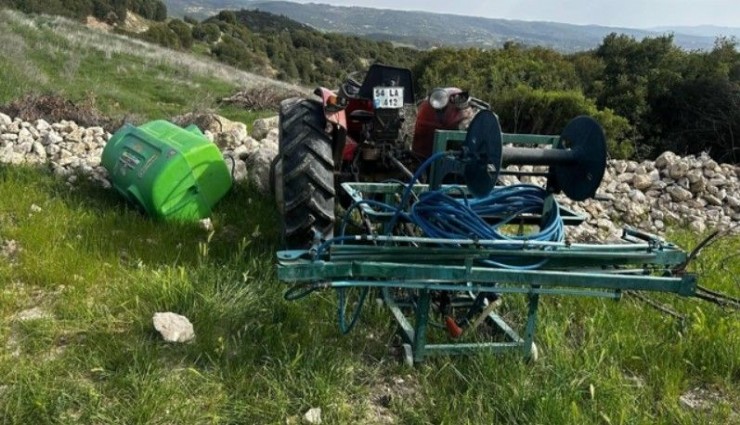 Uşak'ta korkunç kaza: Çiftçi traktörün altında kalarak ağır yaralandı