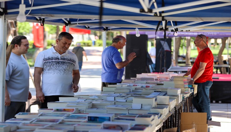 1. Buca Kitap Günleri vatandaşlardan büyük ilgi görüyor