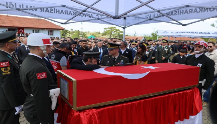 Afyonkarahisar şehidine veda etti