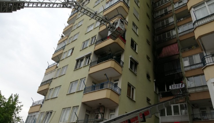 Antalya’da 15 katlı apartmanda çıkan yangında adeta can pazarı yaşandı