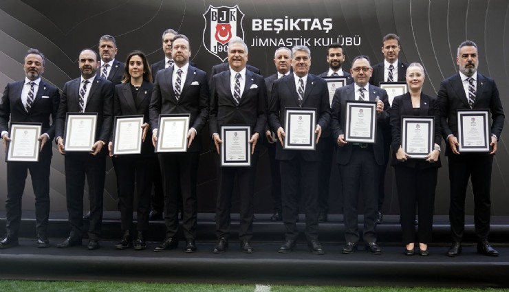 Beşiktaş’ta Başkan Serdal Adalı ve yönetimi, mazbatalarını aldı